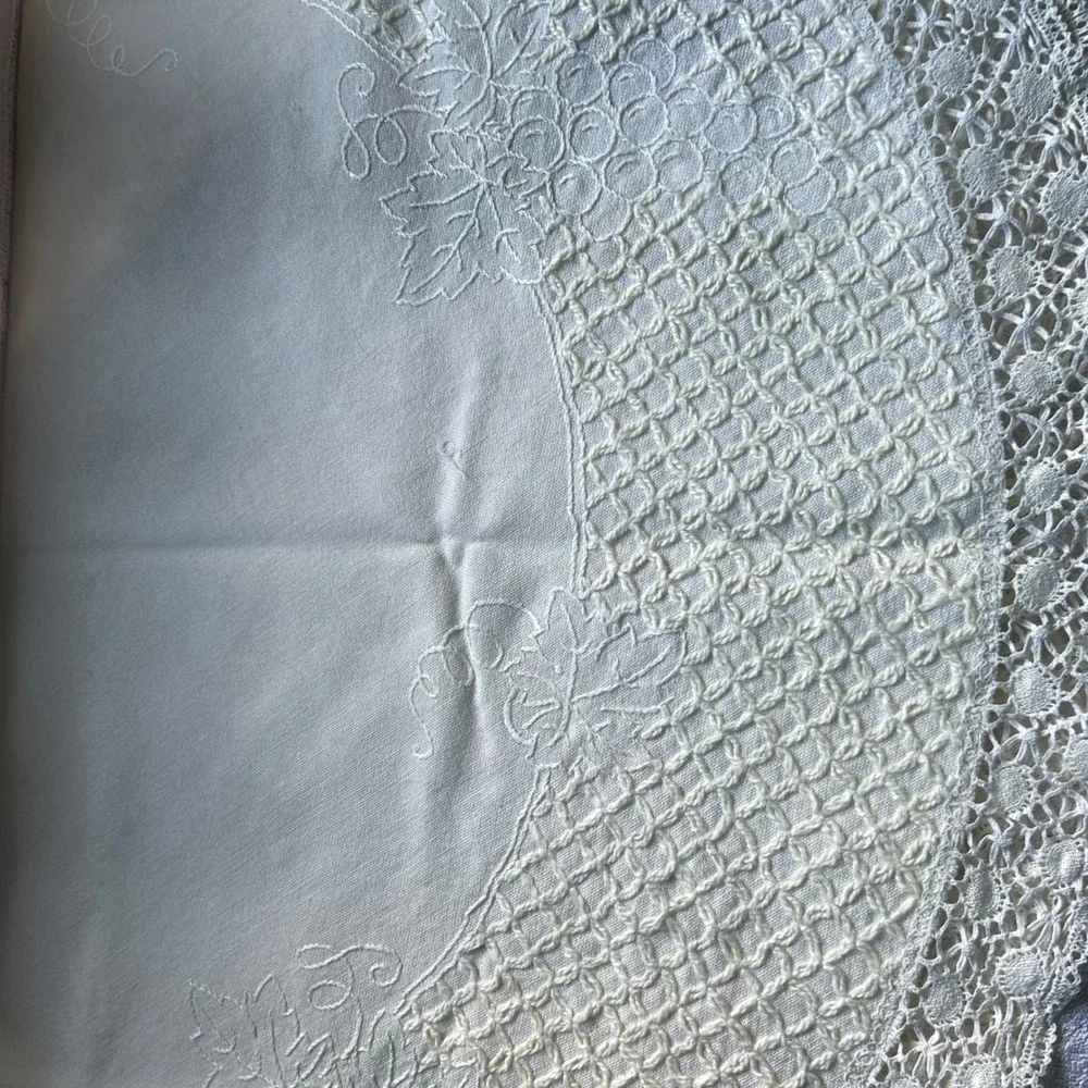Kirkland Signature 37in Round Tablecloth Ecru Embroidered Grape Vine Lace Trim
